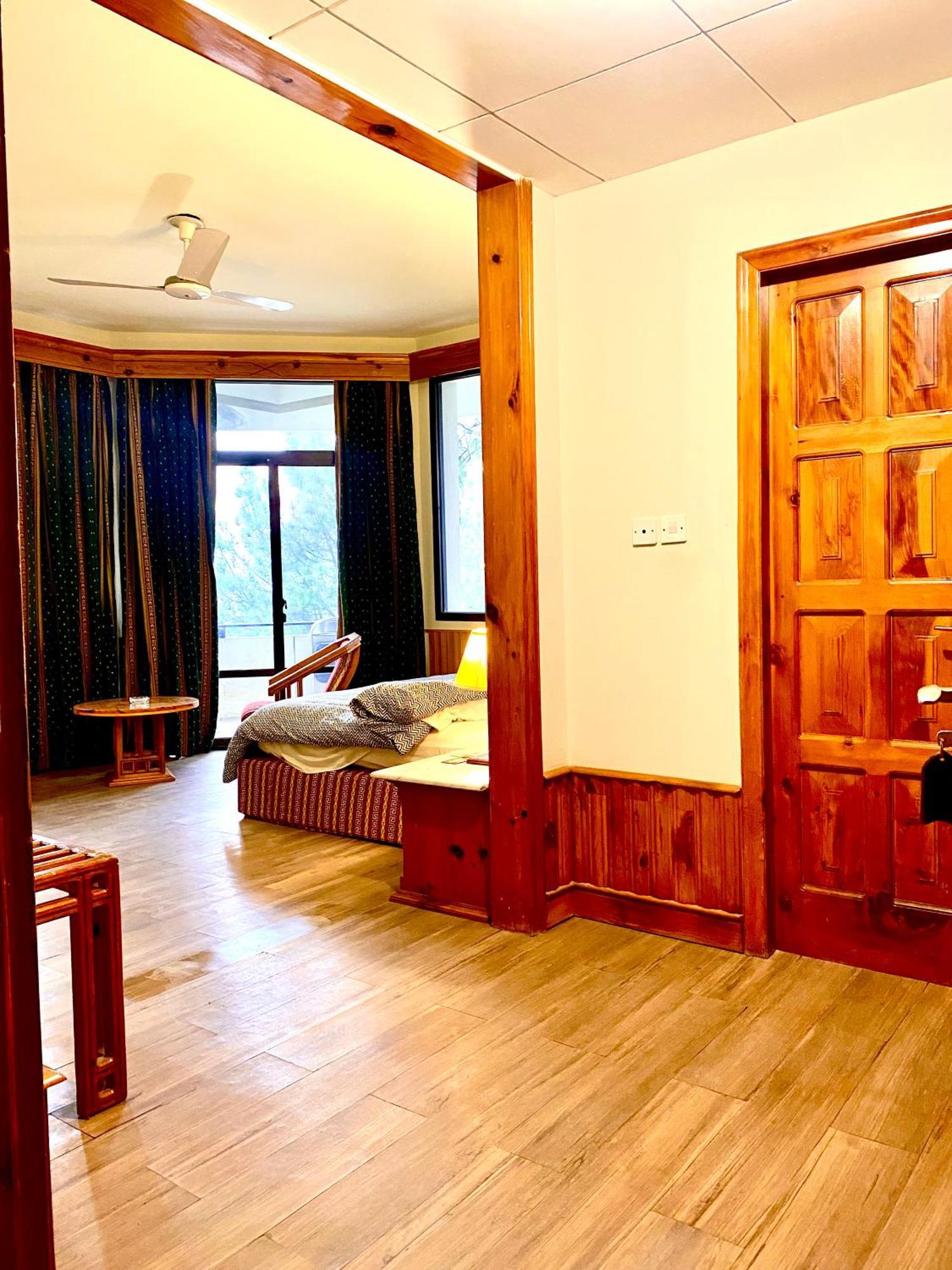 Rock City Resort Mingora Exterior photo